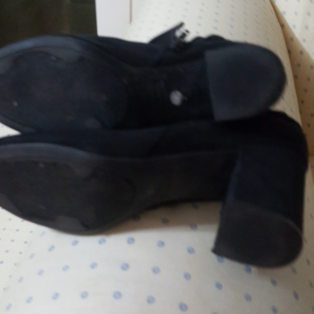 Boots - Picture 4 of 4